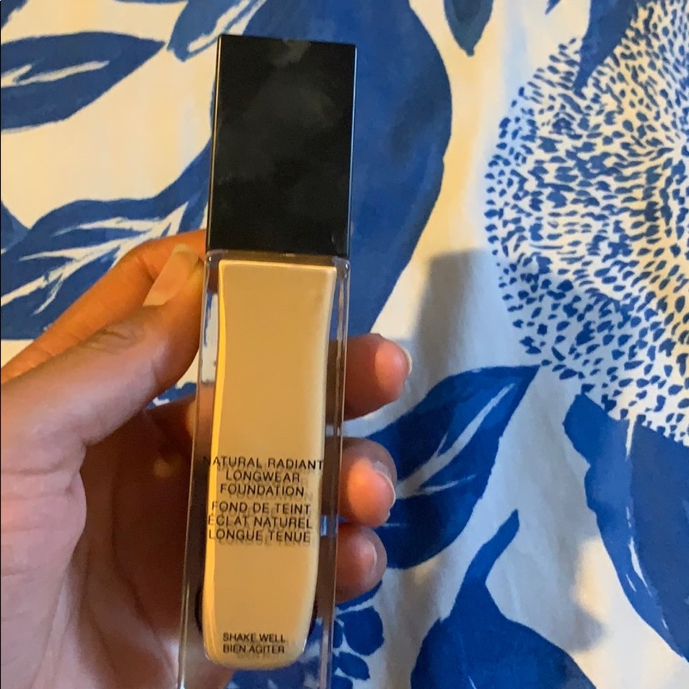 Nars Foundation - Picture 2 of 4